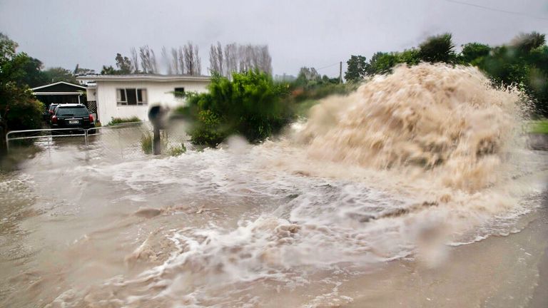 Cikloni “gjunjëzon” Zelandën e Re, 9 të vdekur dhe dhjetëra të zhdukur