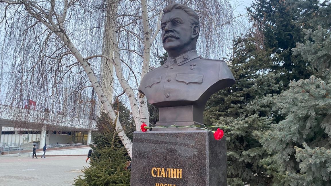 VIDEO/ 80-vjetori i fitores sovjetike ndaj nazistëve, busti i Stalinit vendoset në Stalingrad