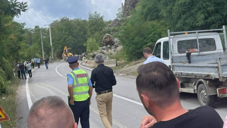 Të shtëna me armë afër pikës së kontrollit të policisë në Zveçan