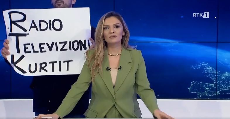 VIDEO/ “Radio televizioni Kurtit”, aktivisti hyn live në studio gjatë edicionit të lajmeve