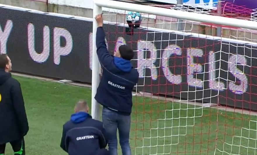 VIDEO/ Pas Greqisë, probleme me portat ka dhe kampionati holandez