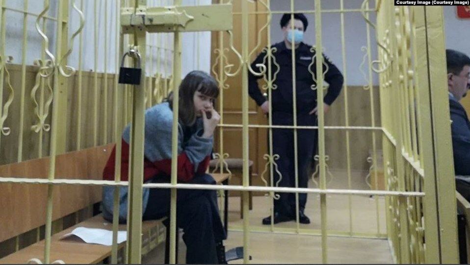 Adoleshentja ruse kundër luftës në Ukrainë që mund të përballet me burgim