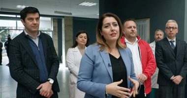 Manastirliu viziton Spitalin e Korçës: Jemi krenarë për personelin mjekësor dhe investimet e bëra