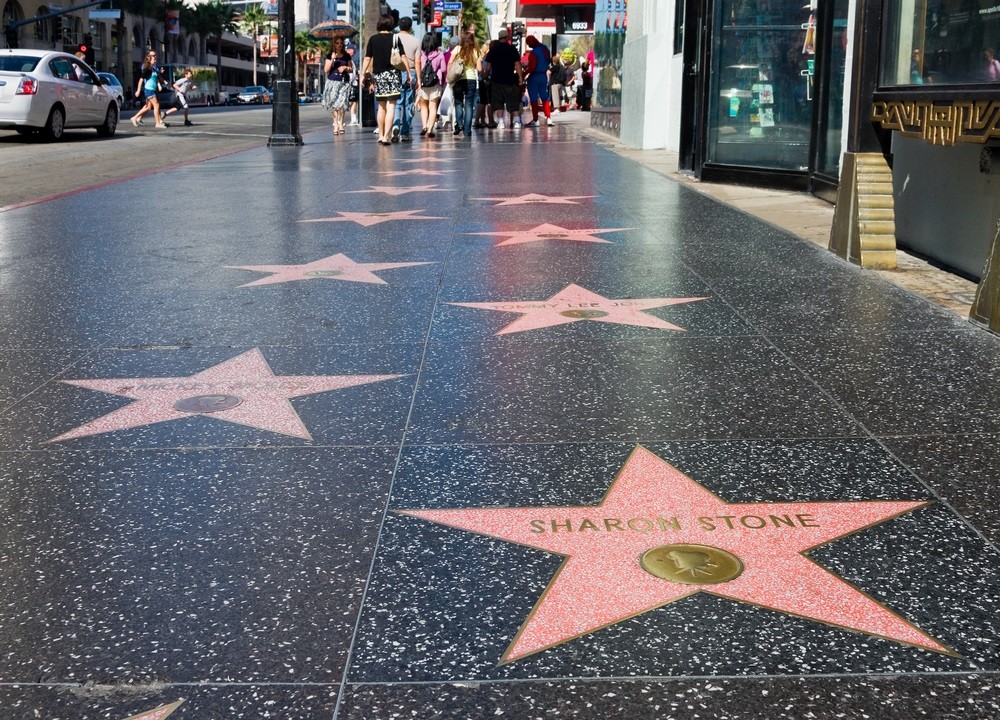 Zbulohet sa kushton të marrësh një yll në “Walk of Fame”, kjo është shifra që paguajnë të famshmit