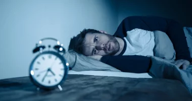 Gjumi i pakët ose i tepërt rrit rrezikun ndaj infeksioneve