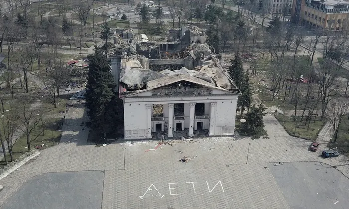 Një vit nga bombardimi i teatrit në Mariupol, Zelensky: Të gjithë personat përgjegjës do të dënohen