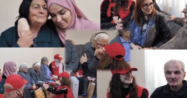 Të gjithë me lot në sy/ Të moshuarit në azilin e Fondacionit “Firdeus” emocionohen nga dhuratat