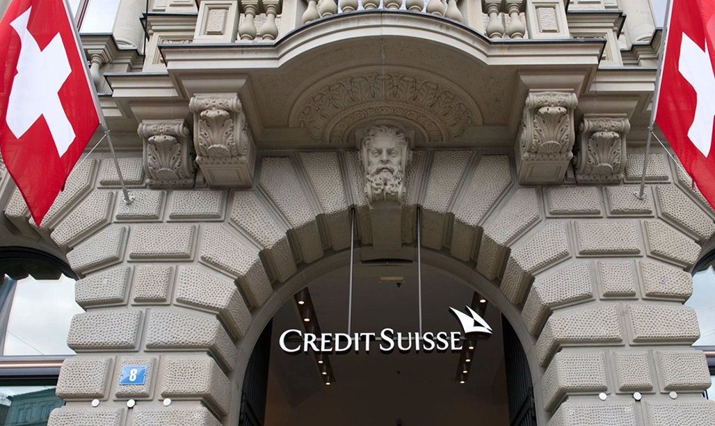 “Credit Suisse” merr hua 54 miliardë dollarë, frikë në tregjet financiare