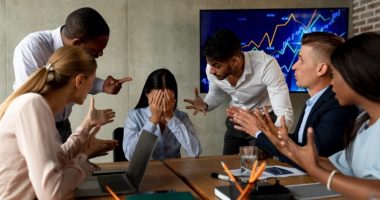 Ju bullizojnë në vendin e punës? Mësoni si duhet të veproni