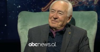 “Shqipëria ka njerëz të paktë”, Zhani Ciko ka “dy fjalë” për të gjithë të rinjtë: Punoni vetë, shkolla siguron vetëm dije