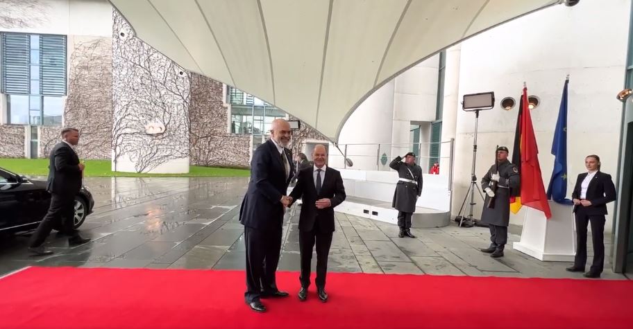 VIDEO/ Rama në Berlin, pritet nga Kancelari Olaf Scholz