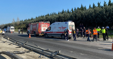 Kamioni përplaset me dy makina, 6 të vdekur dhe 3 të plagosur