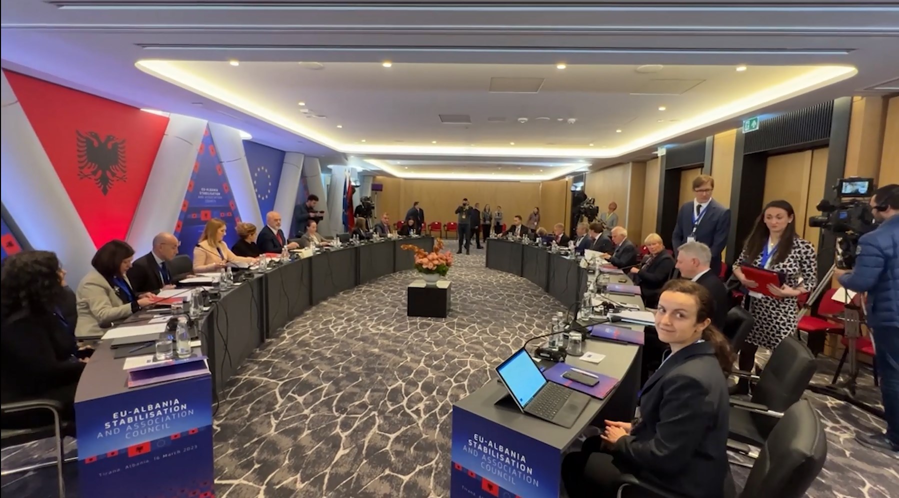 Borrell e Varhelyi në Tiranë, nis mbledhja e Këshillit të Stabilizim-Asociimit BE-Shqipëri