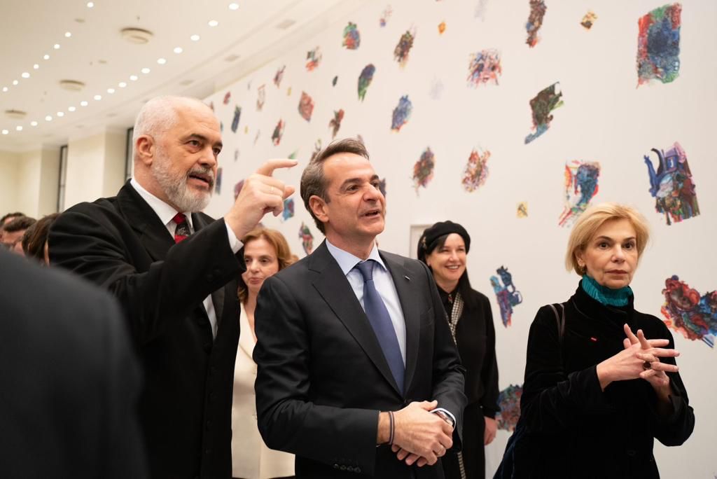 Rama çel ekspozitën në Greqi: Unë, artisti më i mirë ndër kryeministra dhe kryeministri më i mirë ndër artistë