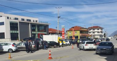 Aksident në Bilisht/ Makina përplas motorin, një i plagosur