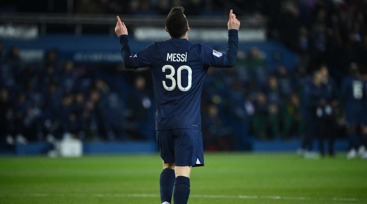 Lionel Messi tund rrjetën