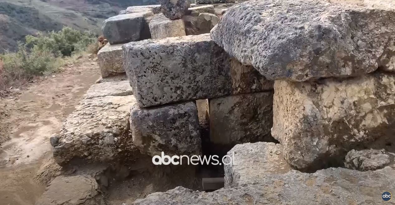 Zbulim i rrallë në Amantia. Varr herbe që daton në shekullin II-III