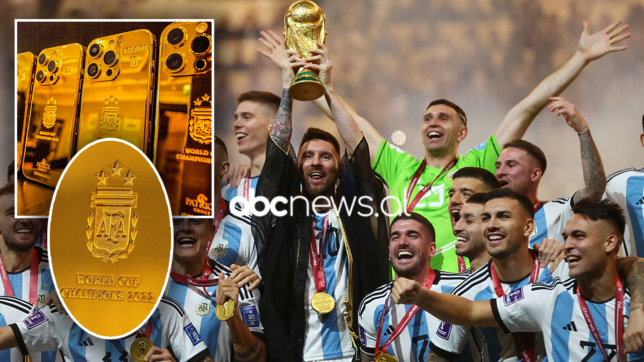 FOTO/ Messi “hap thesin”, u dhuron lojtarëve dhe stafit të Argjentinës iphone 24 karatësh