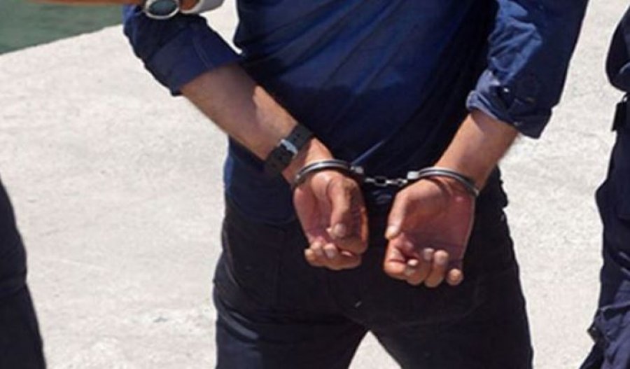Transportonte emigrantë të paligjshëm, arrestohet 28 vjeçari i shpallur në kërkim
