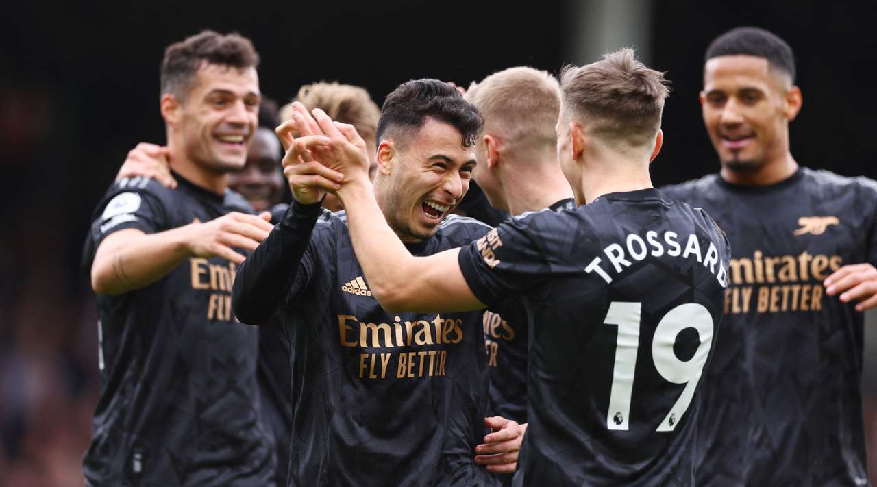 Arsenali nuk e lëshon kreun, Man United del jashtë garës për titull