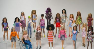 Kukulla ikonë “Barbie” mbush 64 vjeç