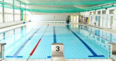 Gratë do të jenë në gjendje të notojnë topless në pishinat e Berlinit