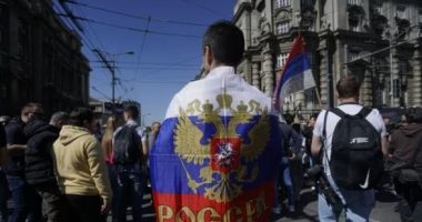 Të djathtët serbë protestojnë me simbole ruse kundër marrëveshjes me Kosovën