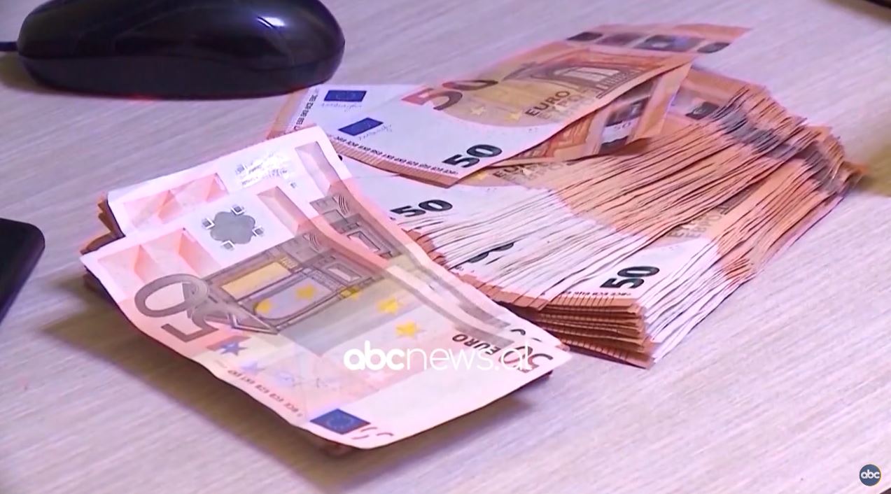 Euro në minimum/ Monedha europiane kap nivelin më të ulët në dy dekada