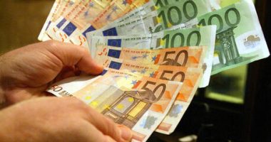 Menaxheri i bankës i vjedh 400 mijë euro nga llogaria klientit të verbër