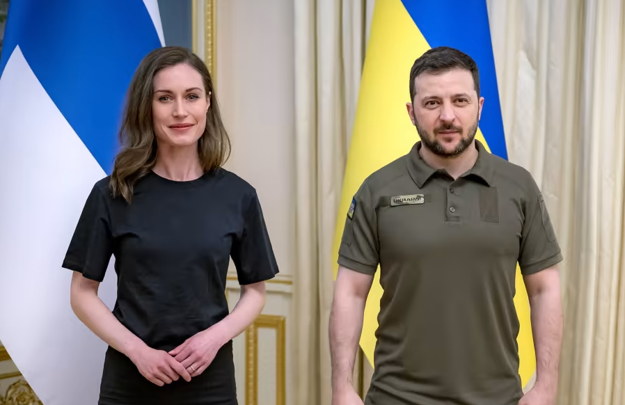 Kryeministrja e Finlandës vizitë në Kiev, takohet me Zelenskyn