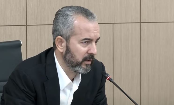 “Jo fushatë me fondet publike”, KQZ: Kryebashkiakët të mos bëjnë aktivitete me personat politikë