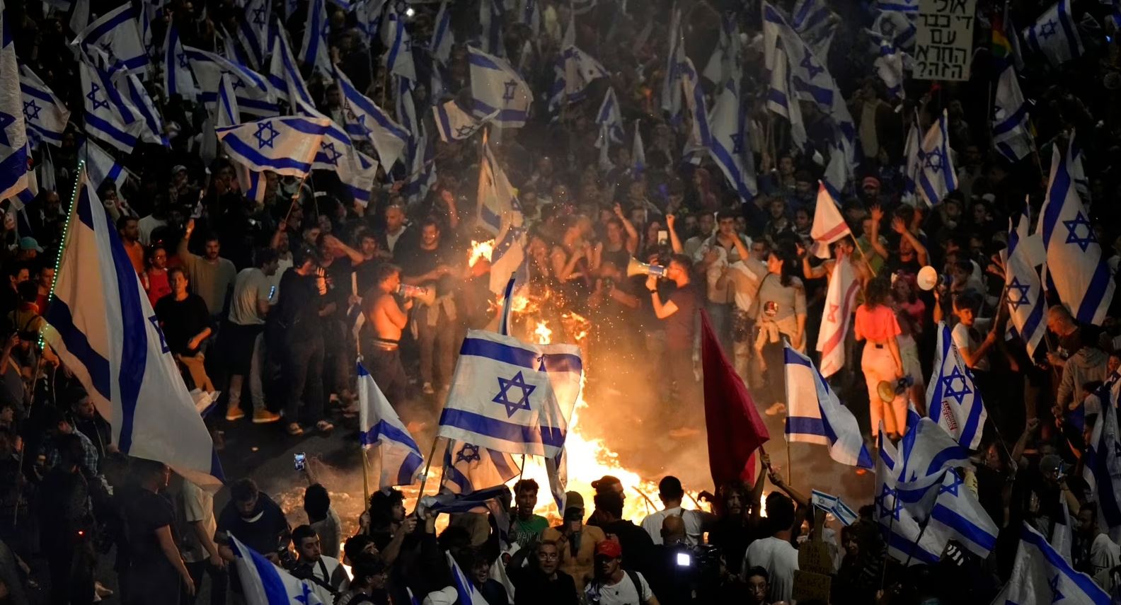 Protesta masive në Izrael pas shkarkimit të Ministrit të Mbrojtjes