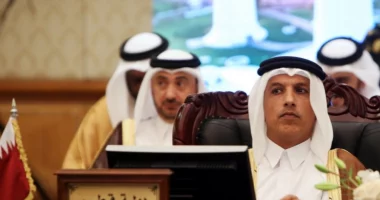 Ish-ministri i financave i Katarit akuzohet për ryshfet dhe pastrim parash