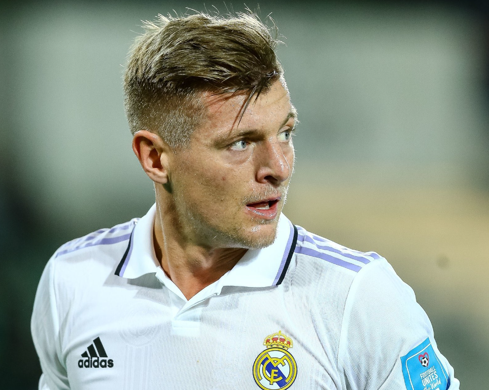 Toni Kroos shprehu publikisht neverinë e tij ndaj bluzave me jakë