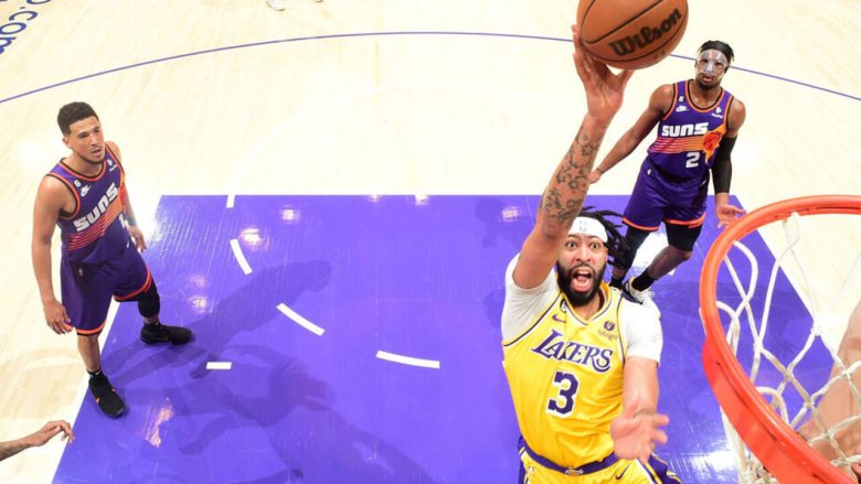 NBA: Milwaukee dhe Lakers me fitore të çmuar, Chicago Bulls bie ndaj Philadelphia-s