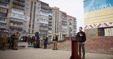 Zelensky vazhdon “turin”, viziton ushtarët në Sumy