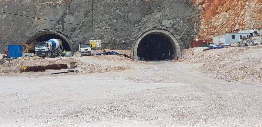 Rama e nis ditën me pamje nga Tuneli i Llogarasë, vazhdojnë punimet për hapjen e tubit të dytë