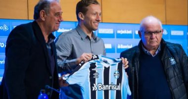 Ish-lojtari i Liverpool i jep fund karrierës, shkak u bë një problem në zemër