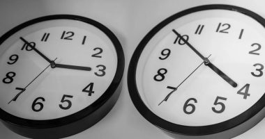 Ndryshimi i orës shkakton mosmarrëveshje në Liban, qytetarët zgjohen në orare të ndryshme