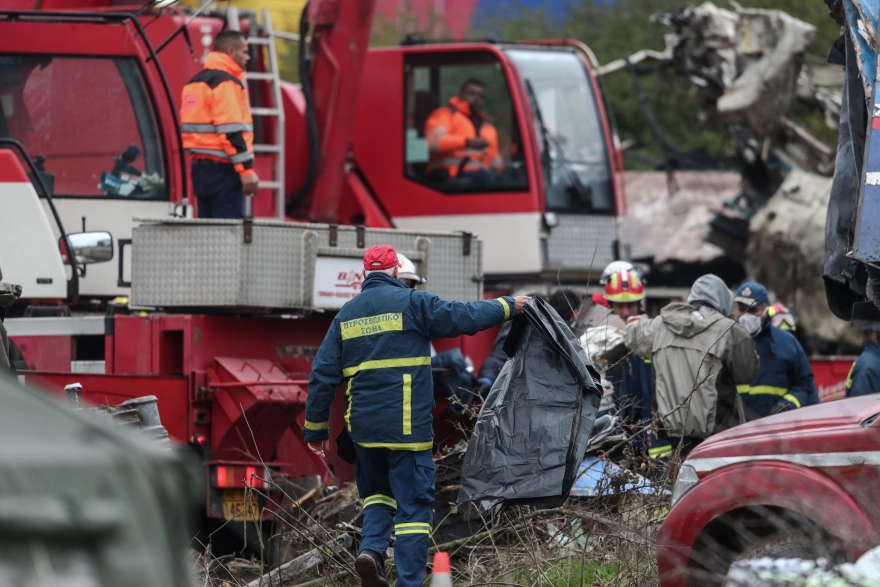 47 viktima nga aksidenti në Greqi, dëshmitë tronditëse: Po gjejmë njerëz të shtypur në vagona