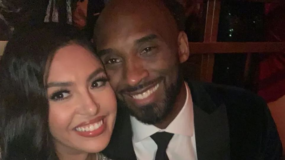 Gruaja e Kobe Bryant shpërblehet me 29 milionë dollarë për fotot e aksidentit