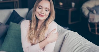 Katër pyetje që duhet t’i bëni vetes çdo ditë për t’u ndjerë më mirë