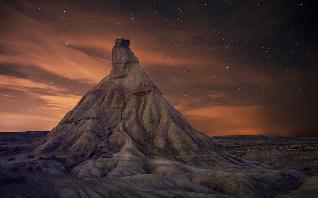 Tokë apo hapësirë? A mund të kuptoni nëse këto peizazhe janë në planetin tonë apo në një botë tjetër