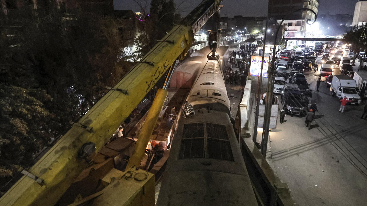 Treni del nga shinat në Egjipt, dy të vdekur dhe 16 të plagosur