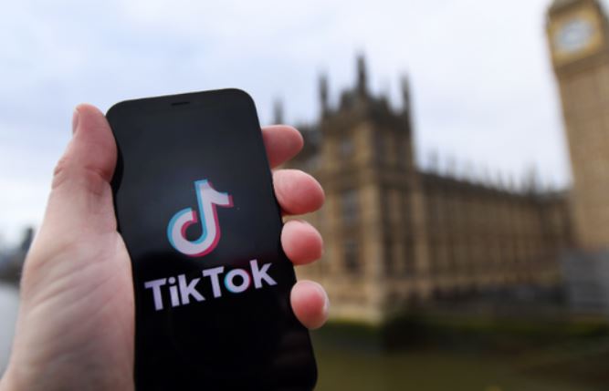 Britania e Madhe ndalon përdorimin e TikTok nga pajisjet zyrtare