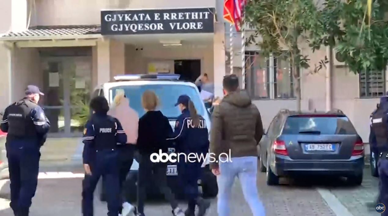 Video/ Turistë trafikantë, gjykata e Vlorës lë në burg 4 rumunët e arrestuar me kanabis