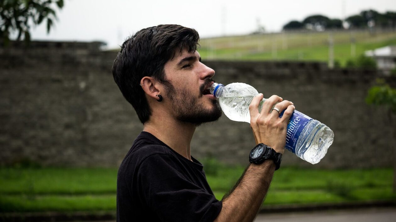 Si ndikon uji që pimë tek shëndeti i dhëmbëve