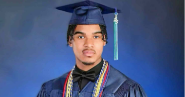 Maturanti amerikan pranohet në 125 shkolla, merr 9 milion dollarë në oferta bursash