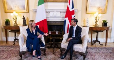 Emigracioni i paligjshëm, Sunak takim zyrtar me kryeministren e Italisë