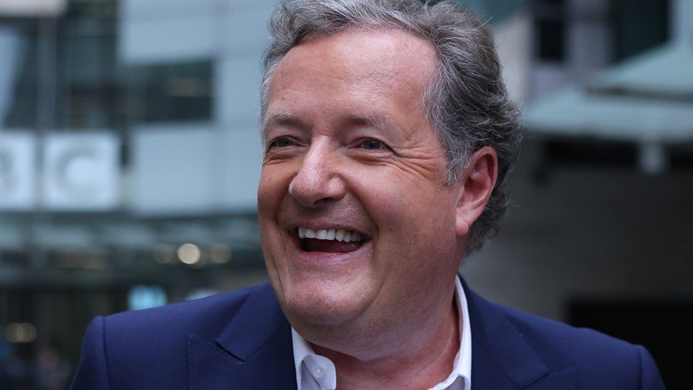 Piers Morgan “thumbon” tifozat e “topçinjve”: Vendi i 2-të nuk është sukses, kush mendon kështu është një “humbës”